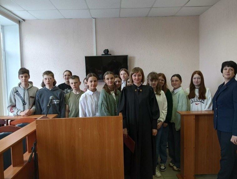 Обучающиеся нашей школы посетили Колосовский районный суд.