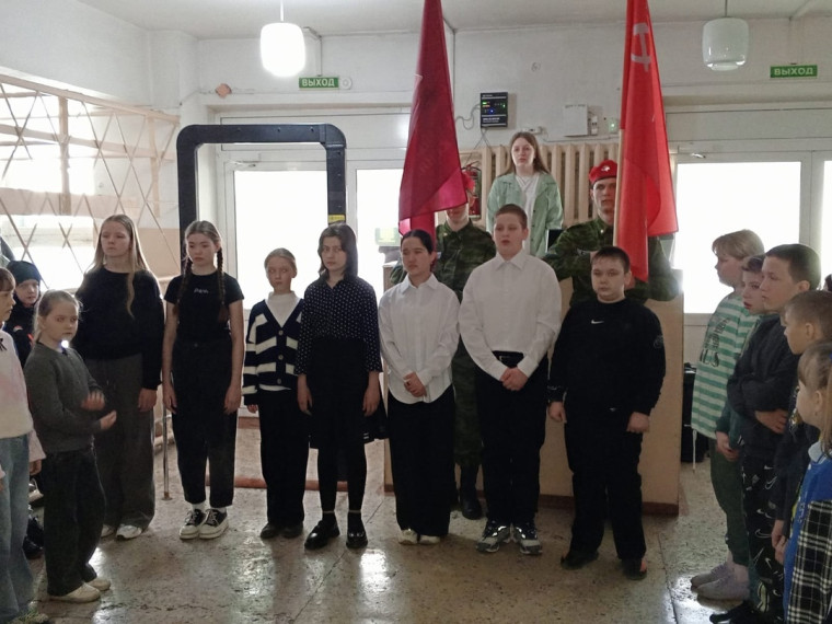 Передача копии Знамени Победы.
